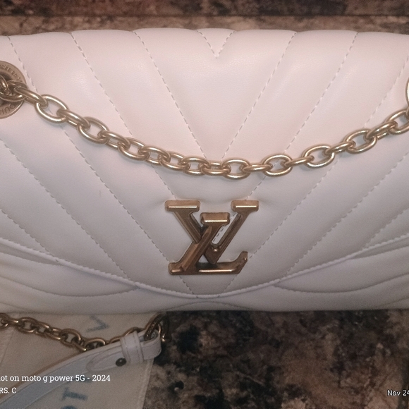 Lv Calfskin New Wave Multi Pochette Snow Shoulder Crossbody Chain LV - Picture 7 of 16